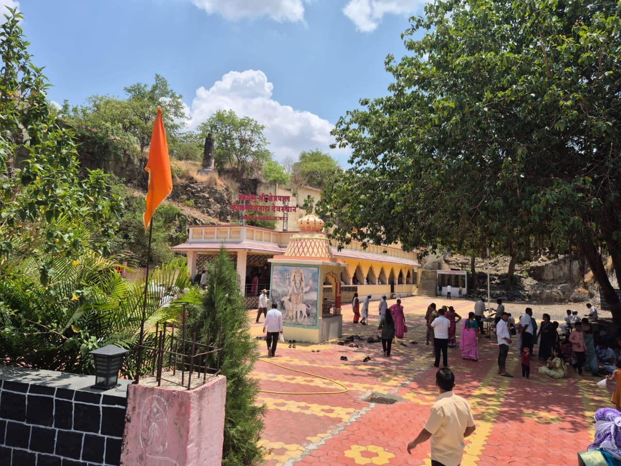 मंदिर परिसर